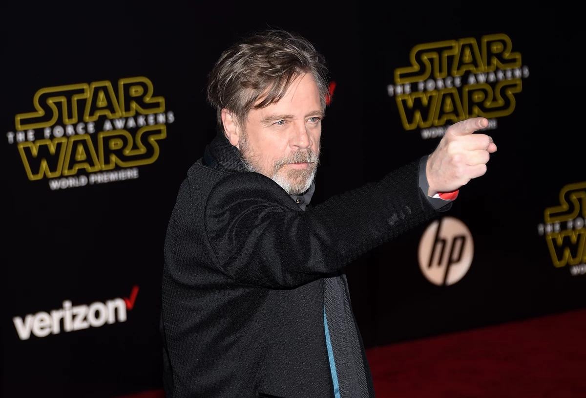 Celebs at `Star Wars' premiere offer glowing reviews online