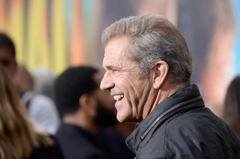 Mel Gibson returns to Hollywood spotlight at Golden Globes