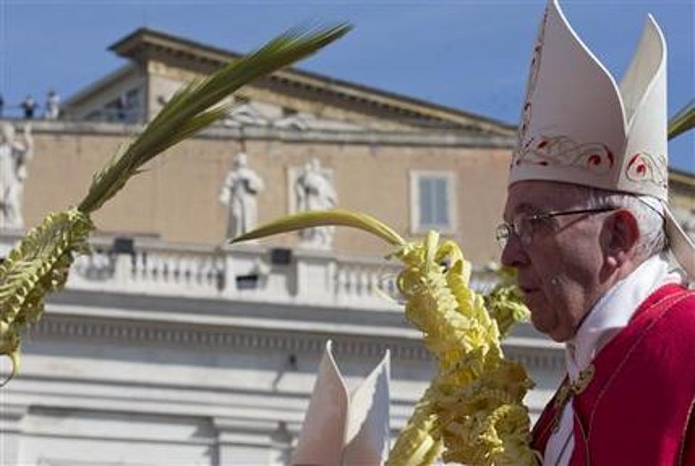 Pope blesses palm fronds, olive branches as Holy Week begins
