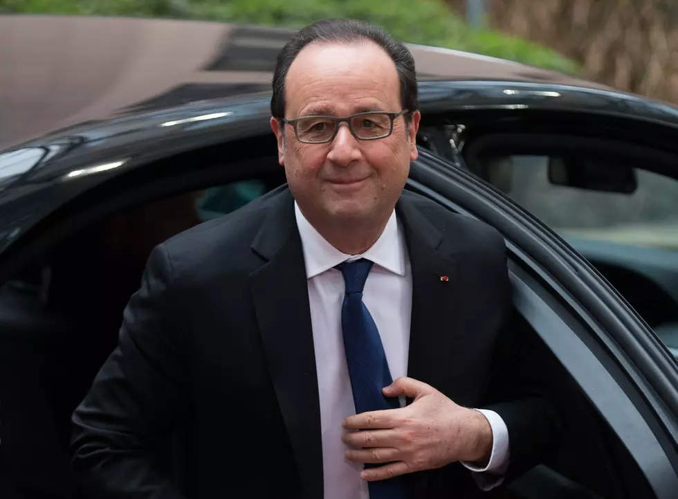 French leader abandons plan to strengthen state of emergency