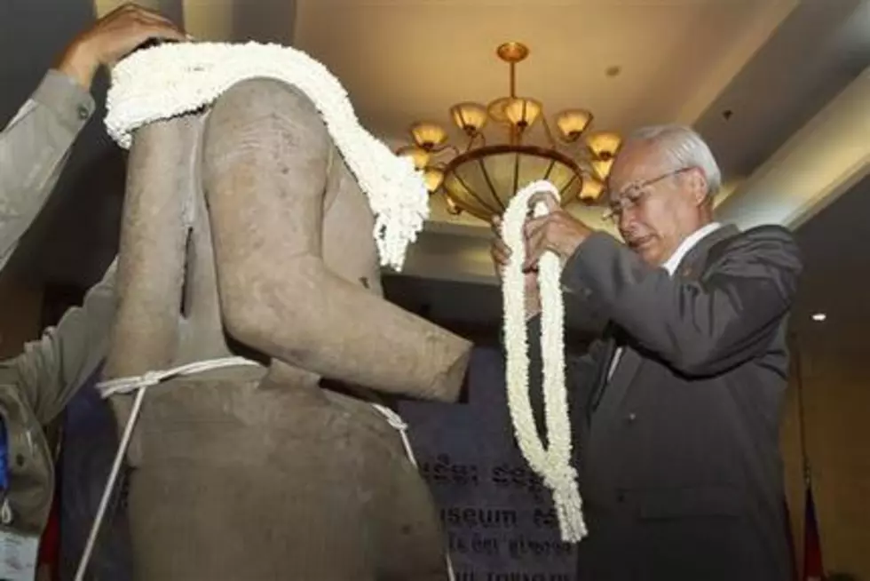 US museum returns 10th century Khmer statue to Cambodia