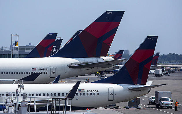 Delta drops fee for tickets bought on phone and at airports