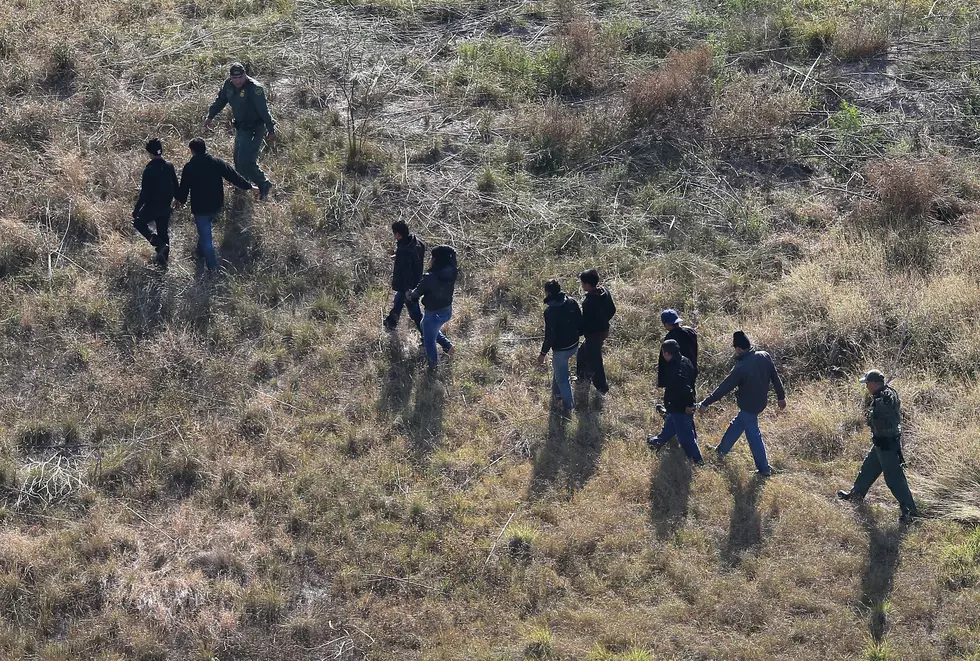 Suspected smugglers caught on video scaling US border fence