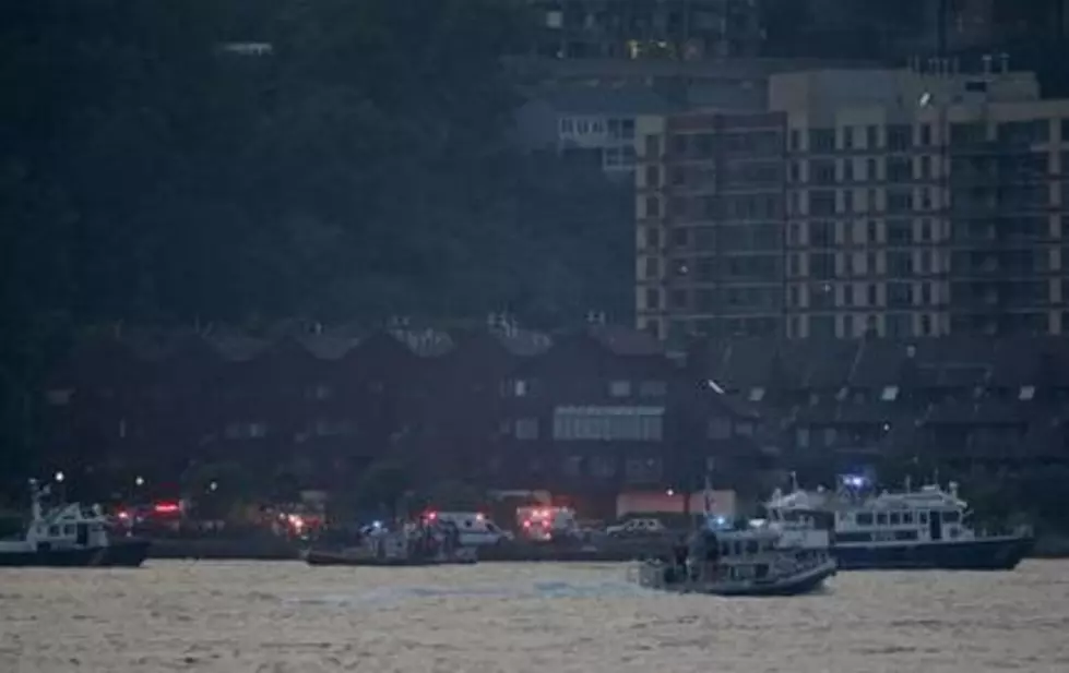 Small WWII-era plane crashes in Hudson River; body recovered