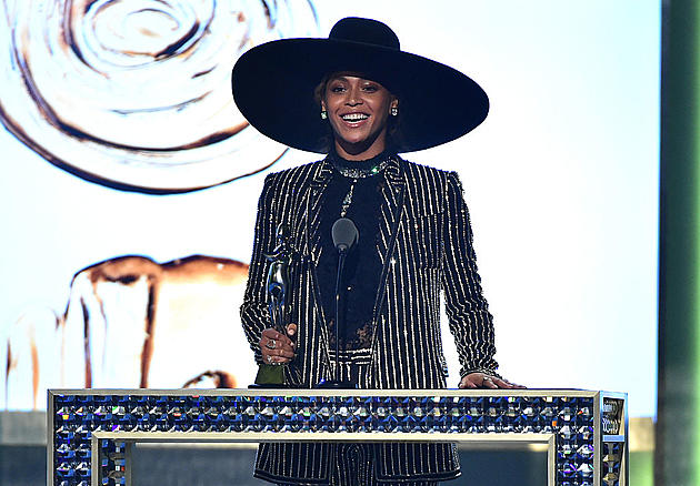 Beyonce steals show as surprise honoree at fashion awards
