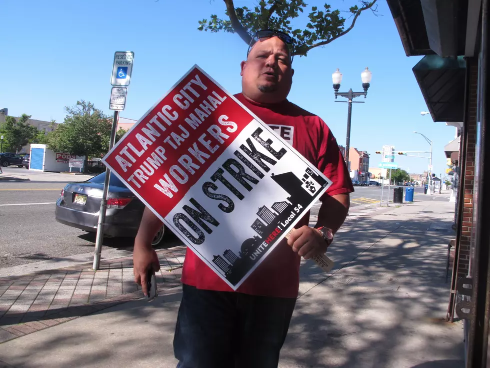 Gamblers cross Taj Mahal picket lines; union warns of mice