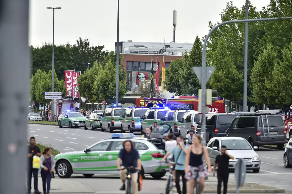 8 dead in Munich mall shooting; police hunt up to 3 suspects