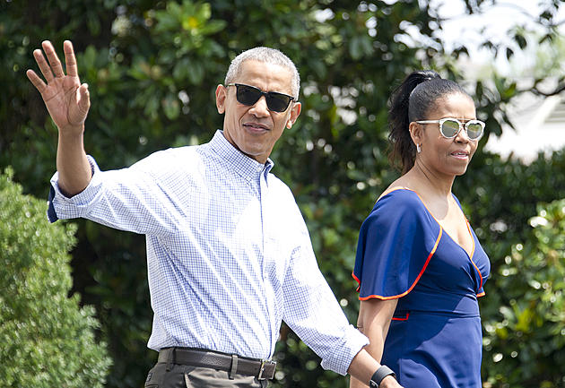 Obama keeps unusually late hours on Vineyard vacation