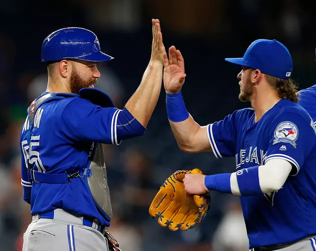 Blue Jays rally for 8 runs in 8th inning, beat Yankees 12-6
