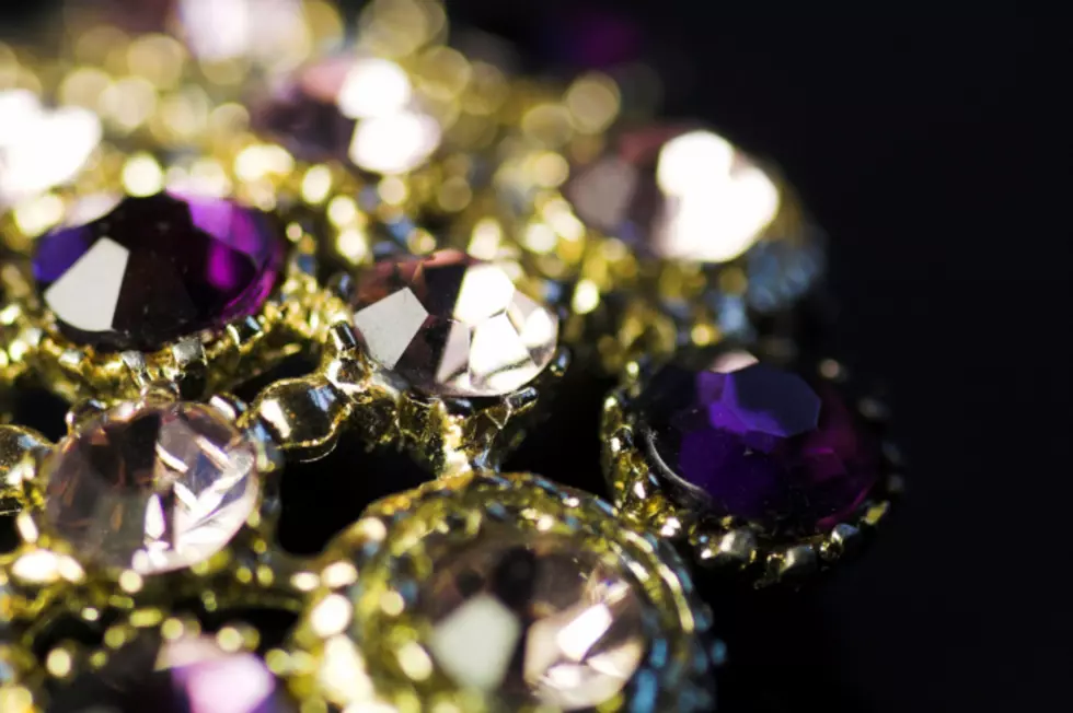 How to sell old jewelry for cash