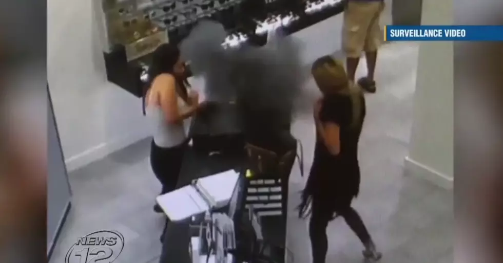 Boom! E-cig battery explodes in woman’s purse inside NJ mall