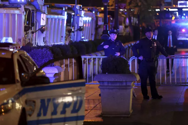 Tons of security: Dump trucks protect NY Thanksgiving parade