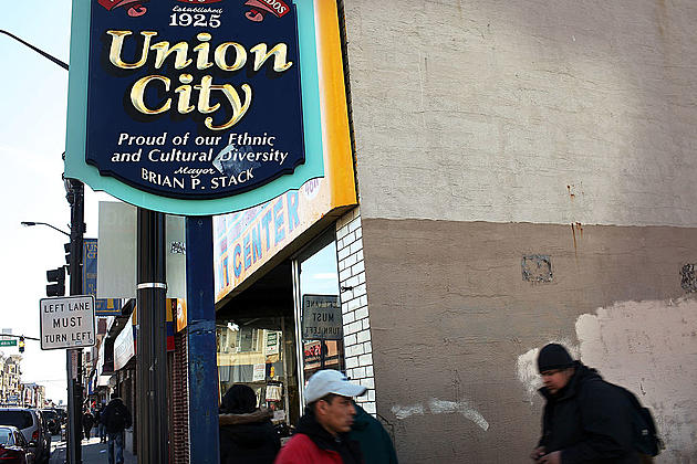 Union City celebrates Castro&#8217;s death
