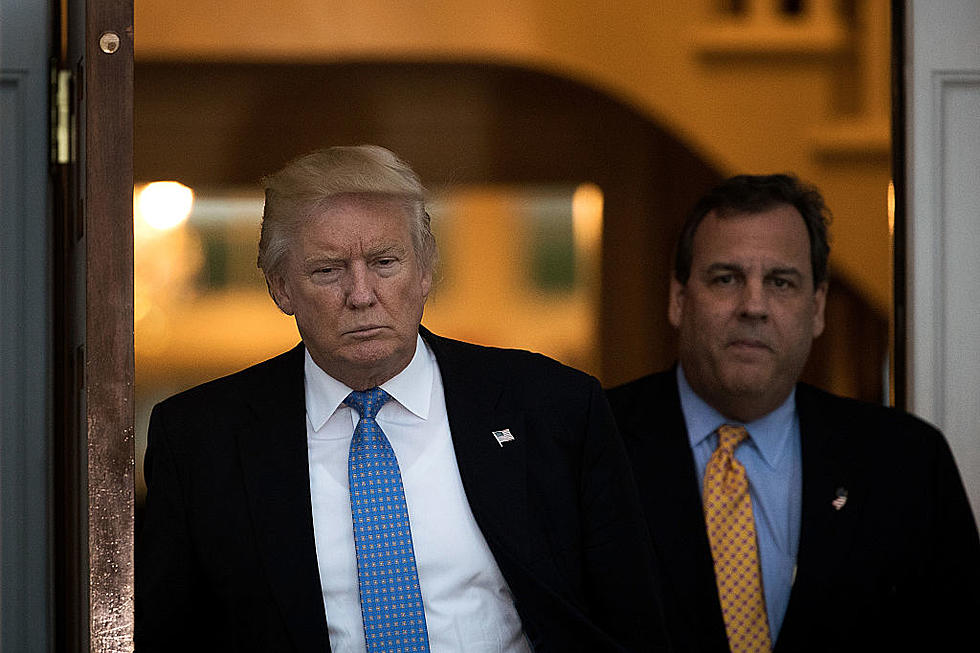 As he mulls 2nd White House bid, Christie dumps on Trump