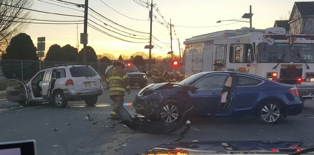 2 kids injured, woman trapped after intersection crash in Somerset County