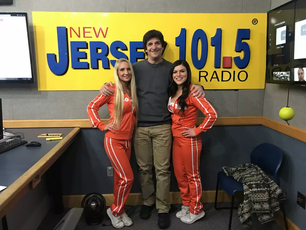 NJ Hooters girls show Trev the ‘down and dirty way’ to eat wings