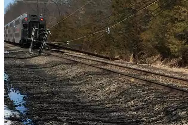 Fallen utility pole suspends NJ Transit&#8217;s Raritan Valley line
