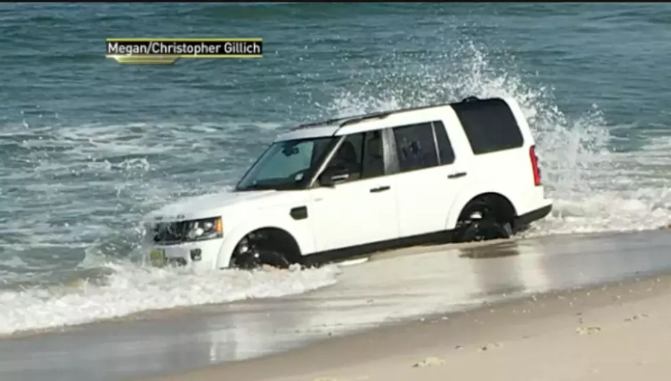 Watch this guy try to rescue his high-end SUV from sinking in sand