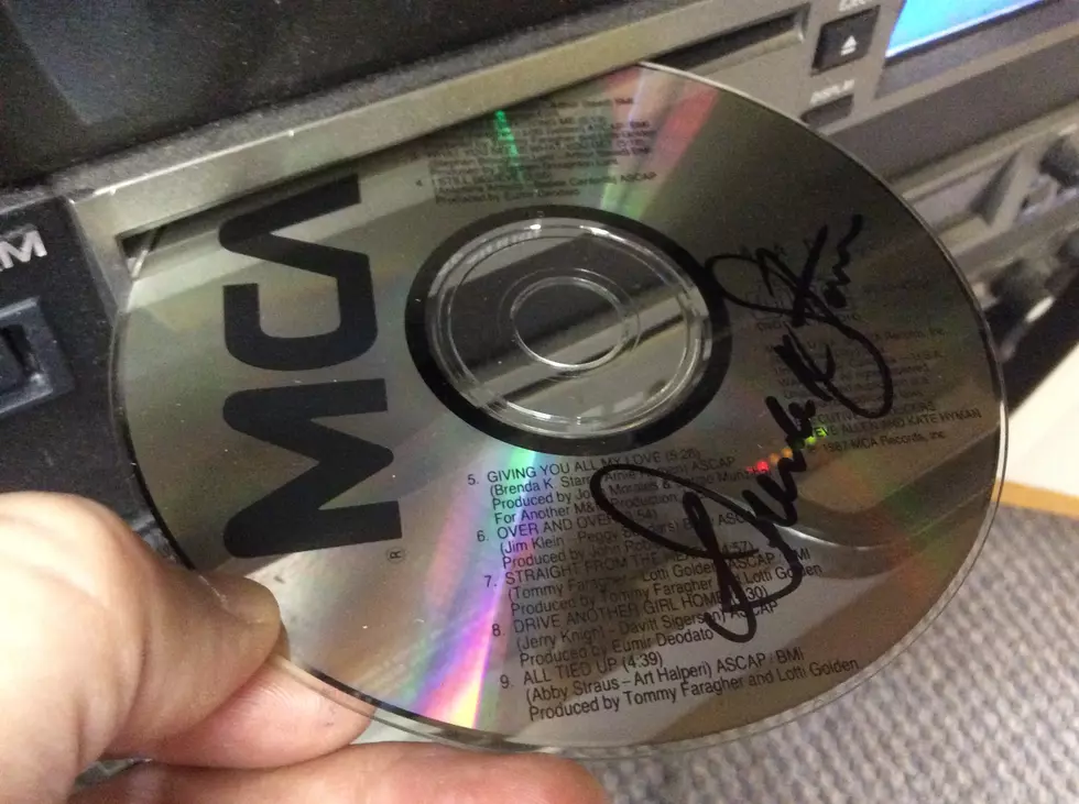 Look...my CD is signed!! (Craig Allen photo).
