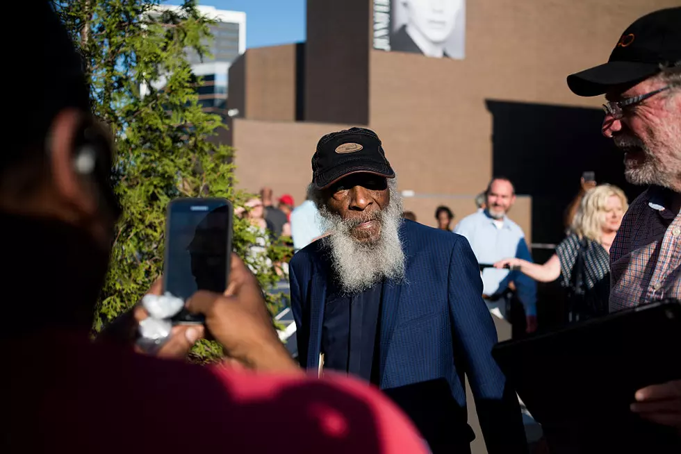 Comedian, civil rights activist Dick Gregory dies