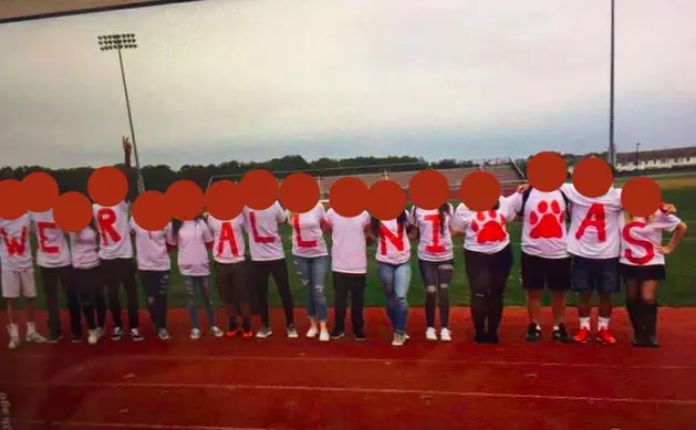 Should NJ High School Students be Punished for Taking This Class Photo?