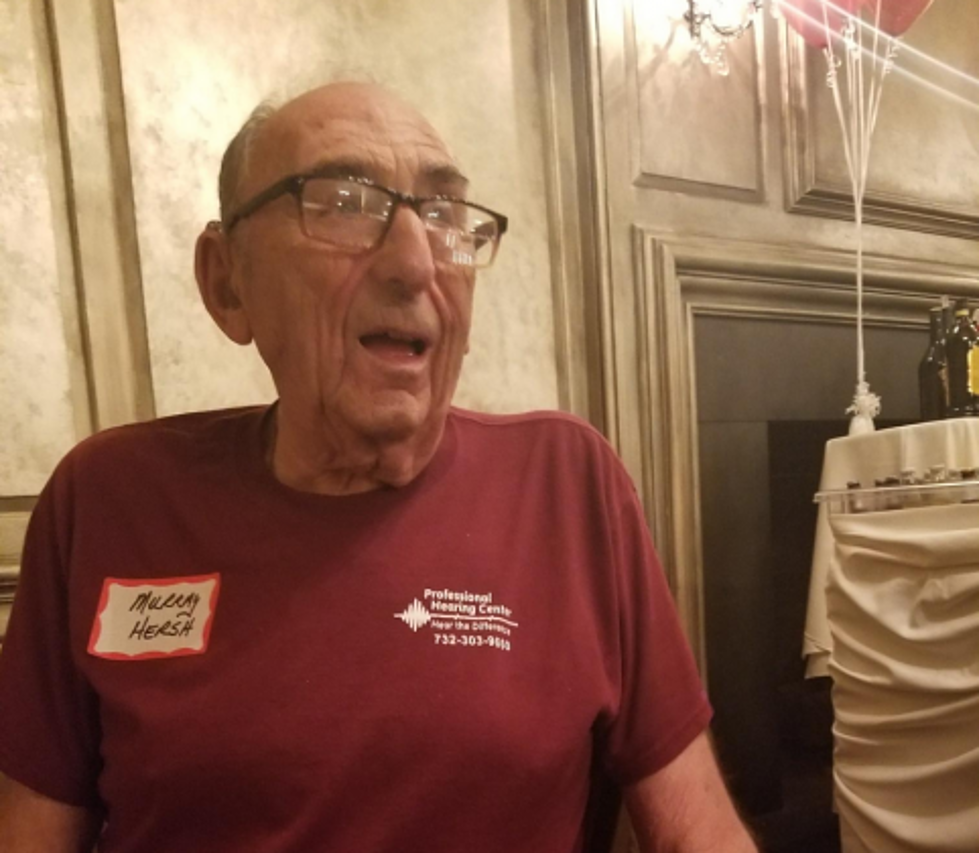 At 91, NJ senior brings comfort to hospital patients