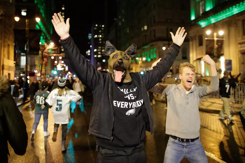 Eagles topple Patriots, fans topple cars, steal Macy's mannequins