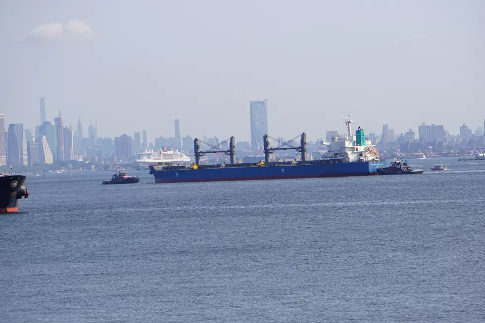 SeaStreak ferry and Coast Guard help vessel taking on water