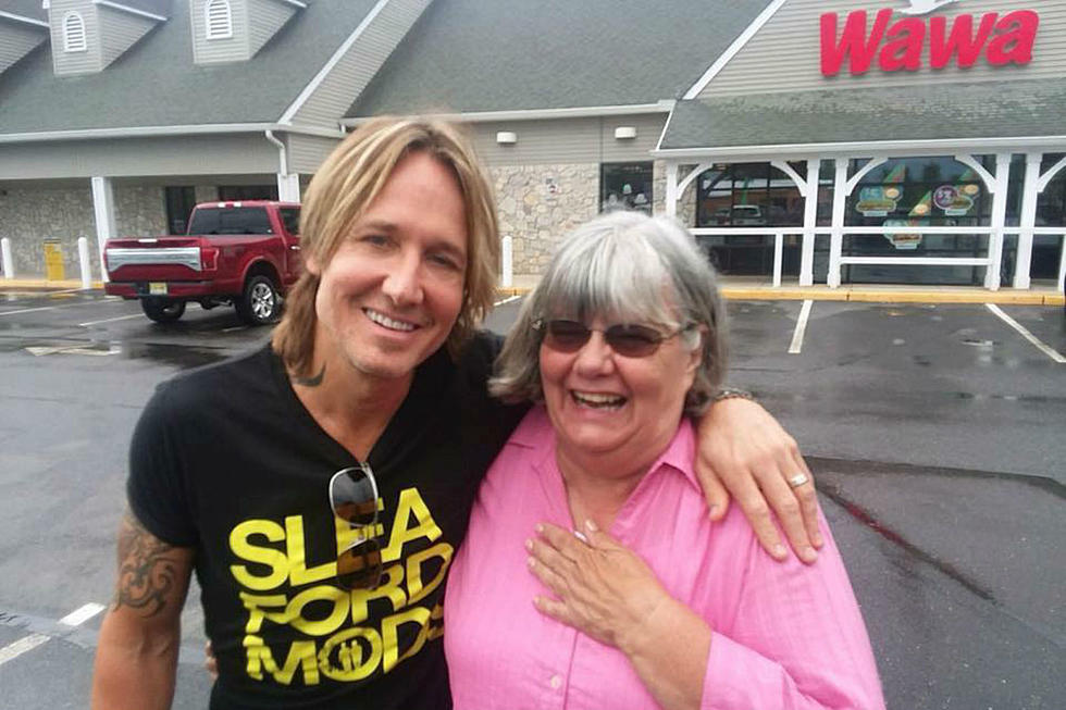 Keith Urban pops in at NJ Wawa, Jersey woman spots him some cash