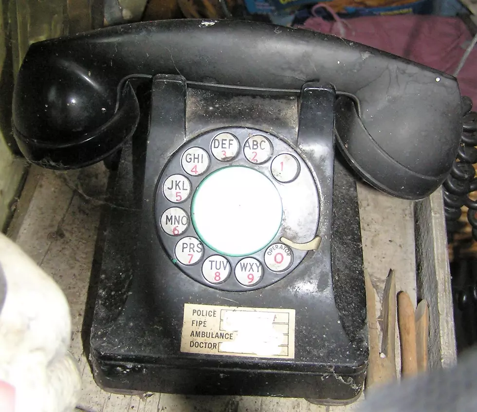 Ancient rotary dial phone. (Craig Allen photo).