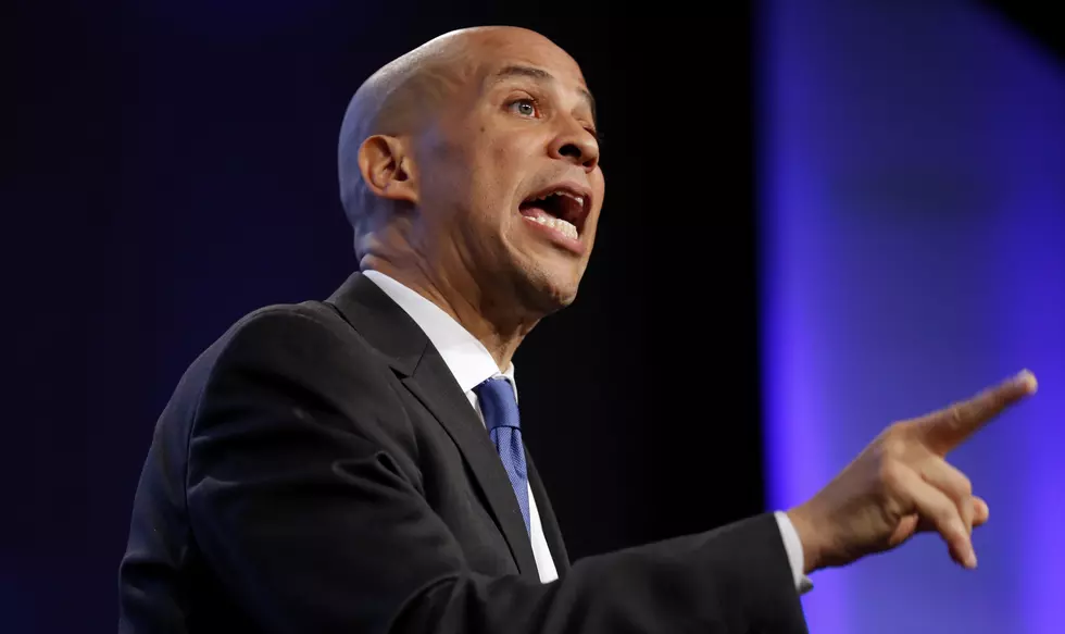 In Iowa debut, Booker tells Dems to turn despair into action