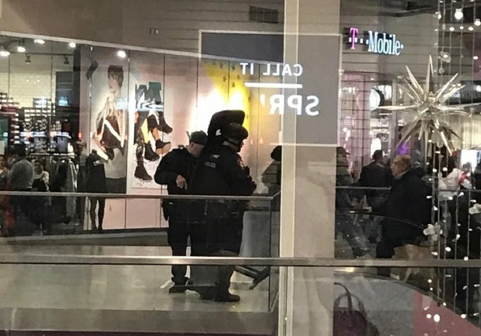 Shooting At Jersey Gardens Man Hurt Mall Evacuated