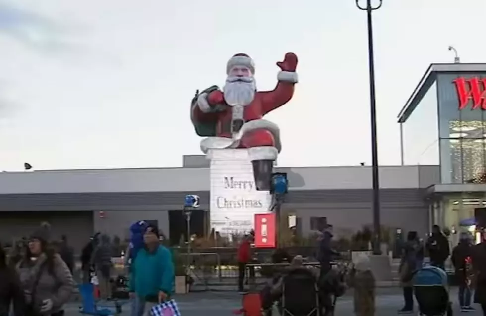 Big Santa makes big comeback in Paramus