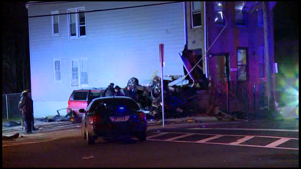 Car crashes into Newark house, 2 dead