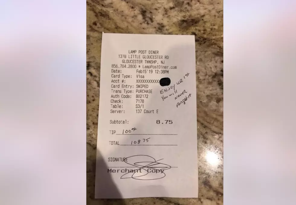 Cop tips pregnant waitress $100 — #BlueFriday