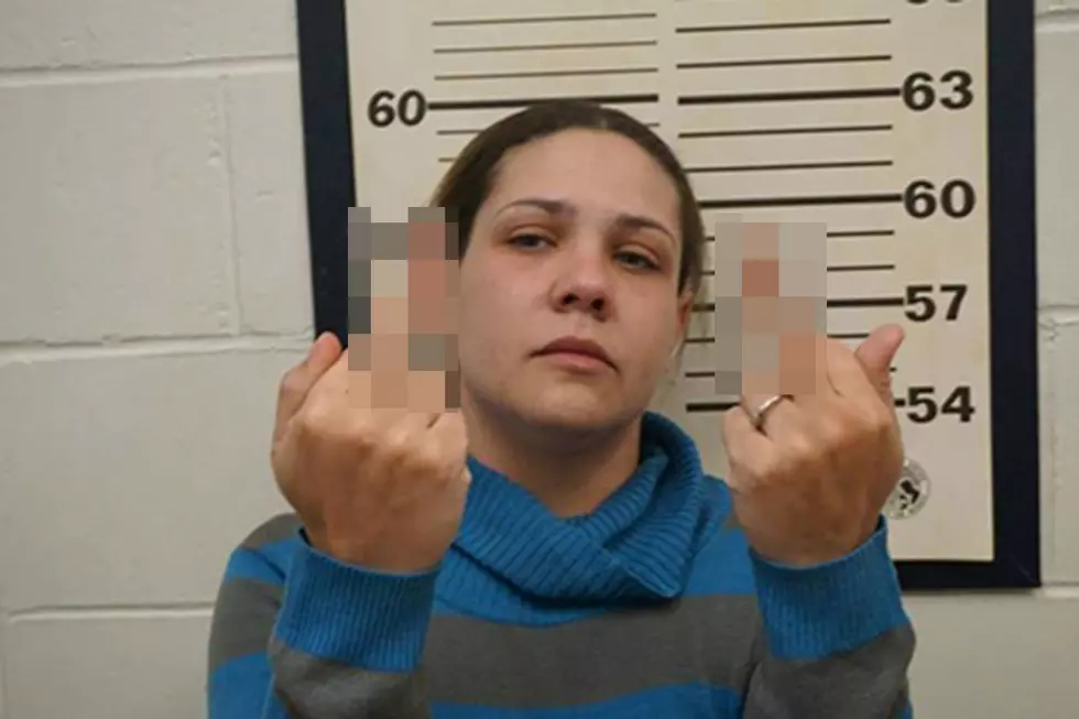 New Jersey Woman &#8216;Salutes&#8217; Police in Arrest Mug Shot