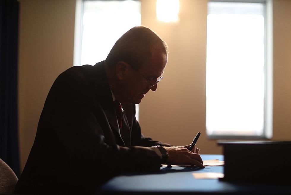 In private, Murphy signs doctor-assisted suicide bill into law