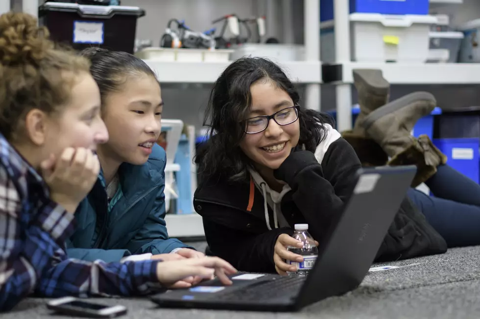 Hundreds of NJ Clubs Trying to Keep Girls Interested in Computer Science