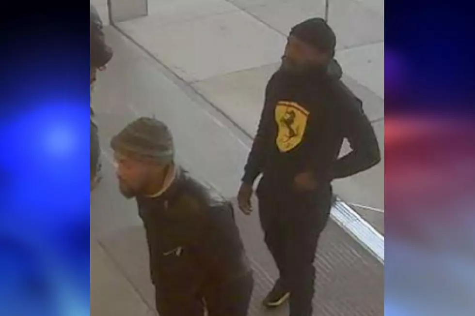 Crooks swipe 8 iPhone 11s from table at NJ Apple store, cops say