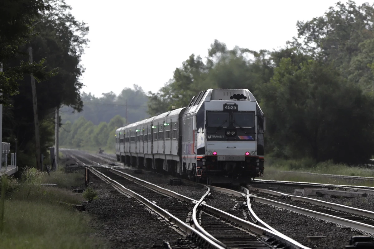 nj-transit-raritan-valley-line-suspended-after-train-hits-truck