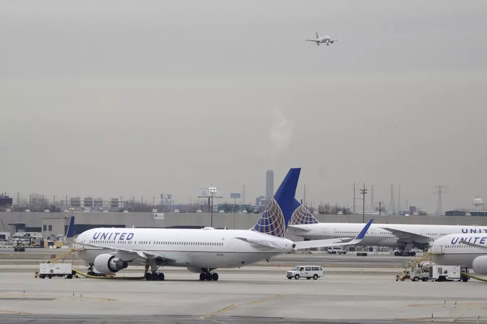 United Airlines cutting flights at Newark, LaGuardia