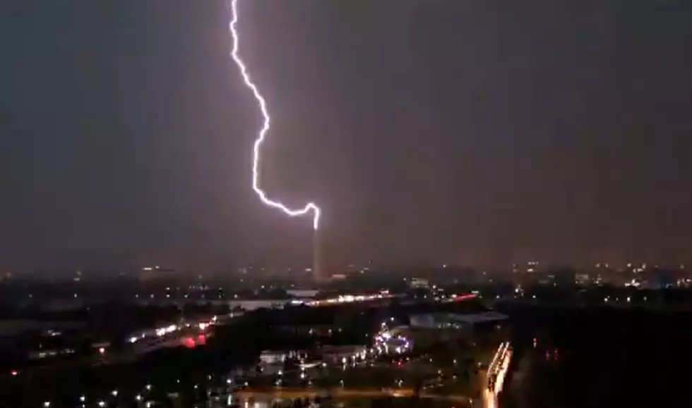 Watch as lightning hits Washington Monument
