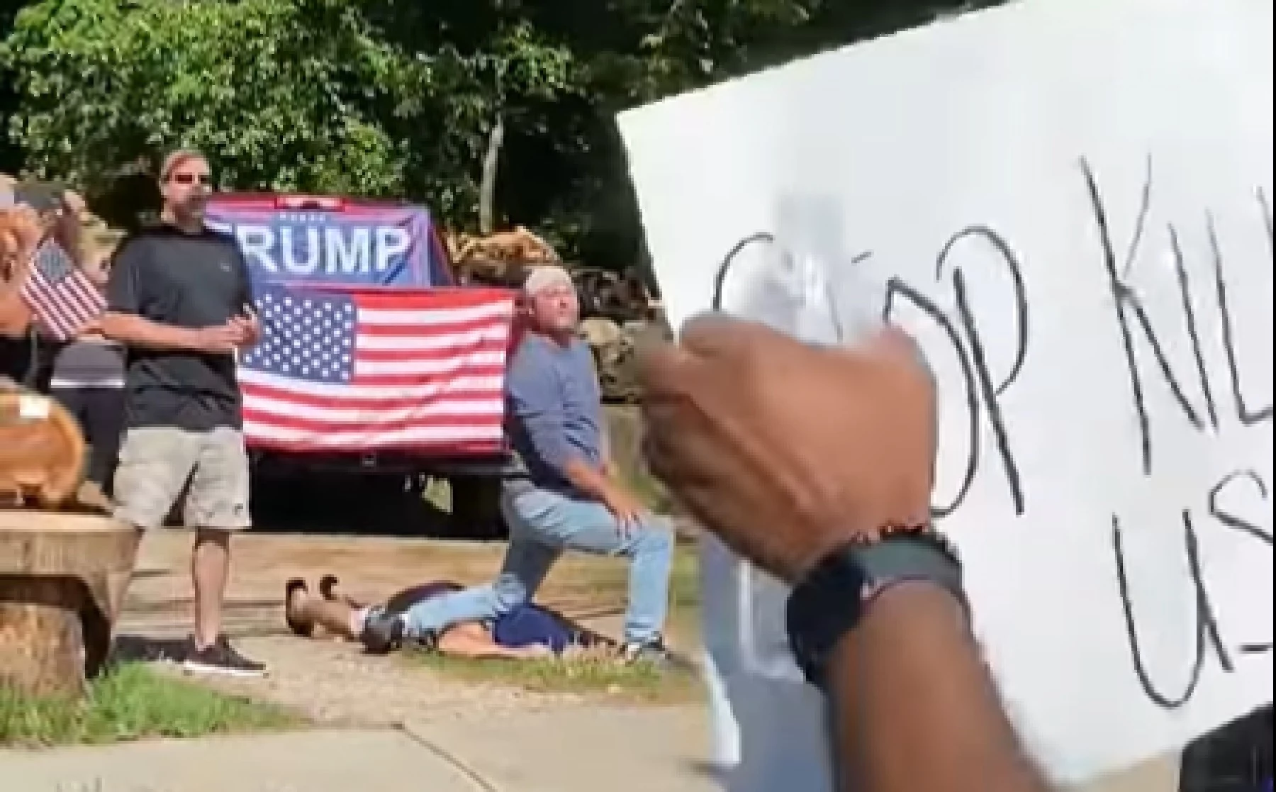trump mocks protesters