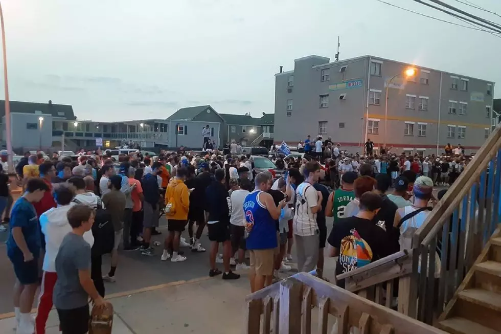 YouTubers draw crowd of 1,000 to 'Jersey Shore' house