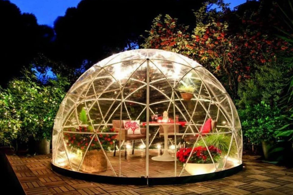 What’s the deal with these dining igloos?