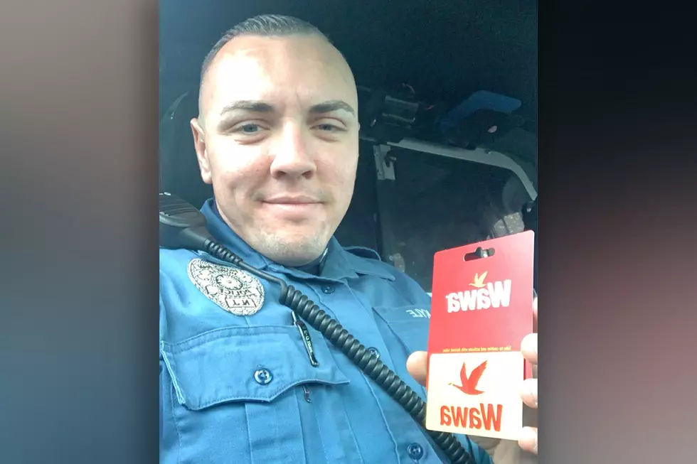 If this cop stopped you on Christmas, you got a Wawa gift card