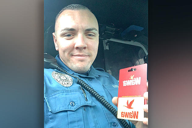 If this cop pulled you over on Christmas, you got a Wawa gift card