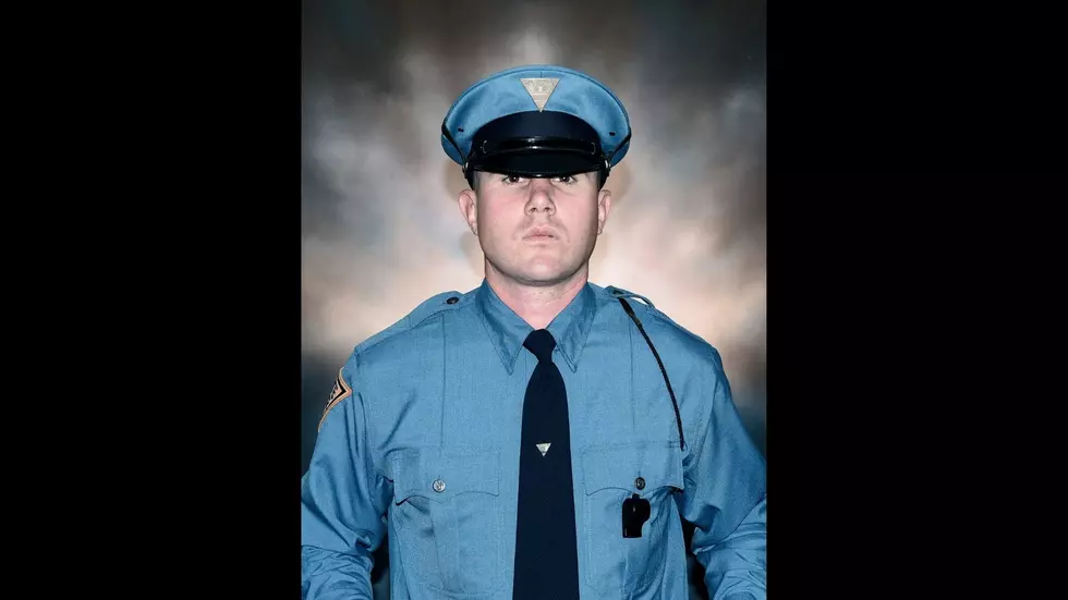 NJ State Trooper gives lifesaving CPR— #BlueFriday