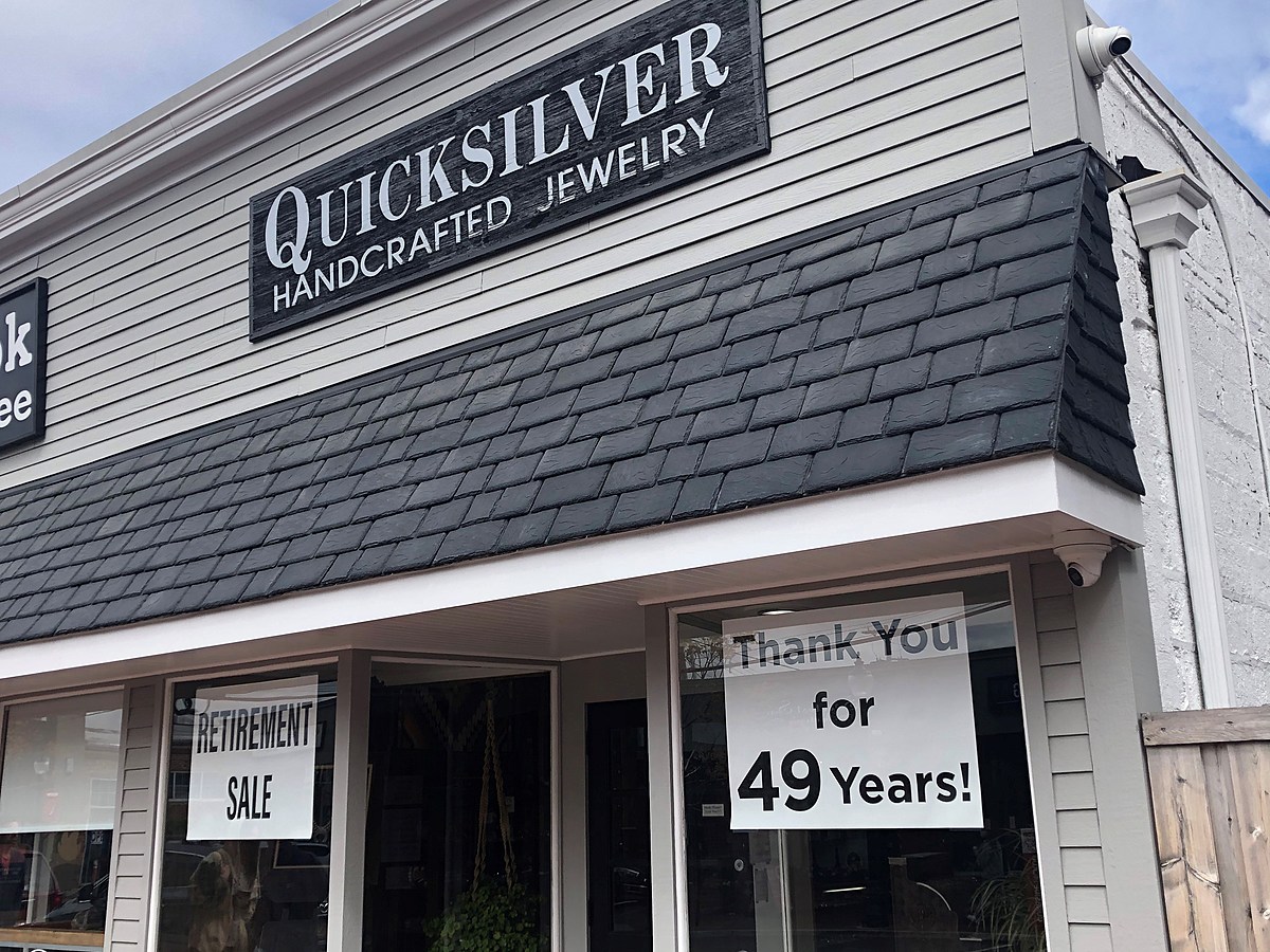 Red shop years closing in Bank 49 after jewelry Quicksilver