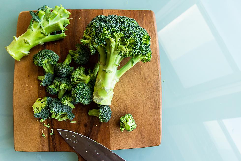 My easy and delicious summer broccoli slaw